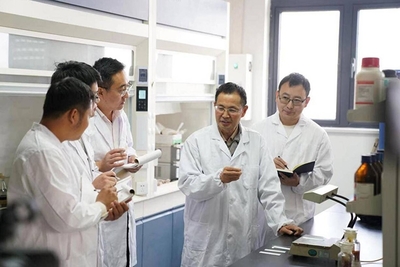 岱岳區實施“百名博士任科技副總”工程，以校企合作為橋梁，深化工程與技術研究和試驗發展